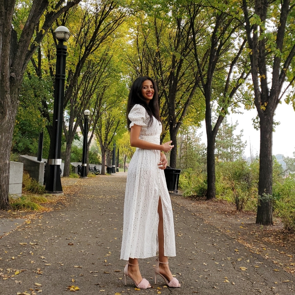 WHITE DRESS - Picture 2 of 2